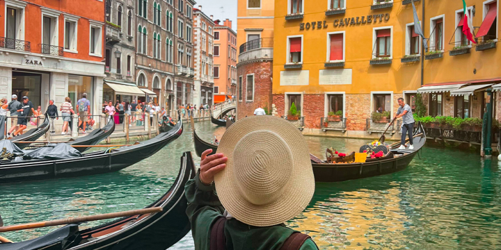Turisti a Venezia durante la stagione estiva